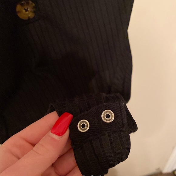 Black Bodysuit w/ buttons - Picture 3 of 3